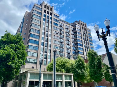 The Elizabeth condos building exterior